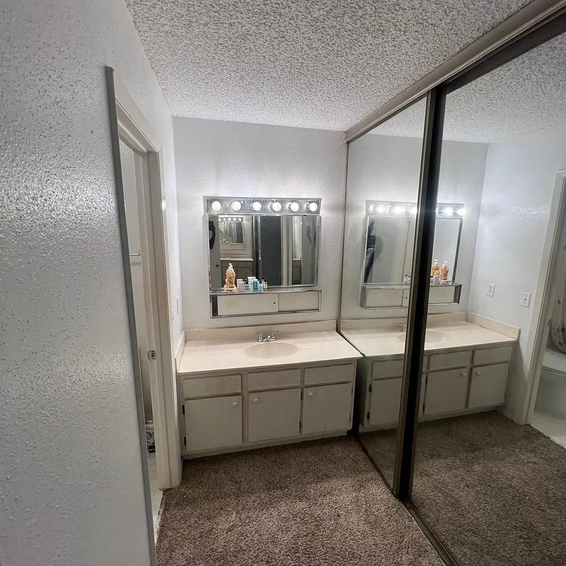 3 bed, 2.5 bath, 1422 sqft, $1,800 — Photo 3