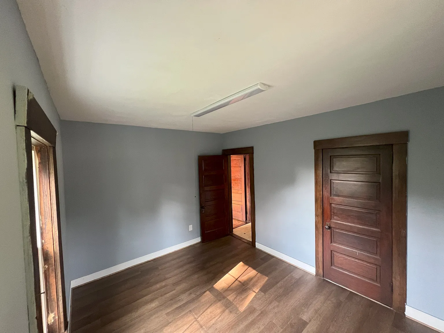 3 bed, 900 sqft, $1,670 — Photo 3