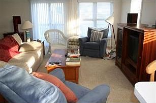 560 White Cliff Drive Living Room
