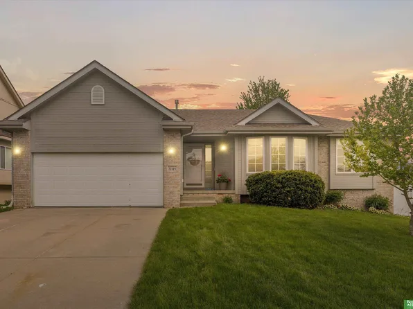 21119 Schofield Dr, Gretna, NE 68028