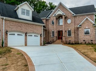 6514 Glen Forrest Dr, Chapel Hill, NC 27713