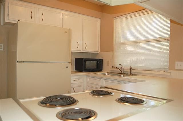 2nd image of 614 Overlook Ct
