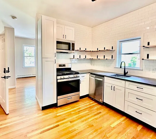 196 Hampshire St #2 — Photo 4