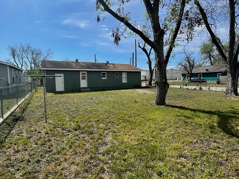 811 Oasis St — Photo 10