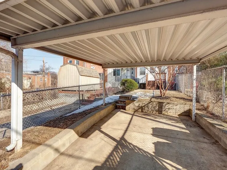 1517 Montana Ave NE — Photo 16