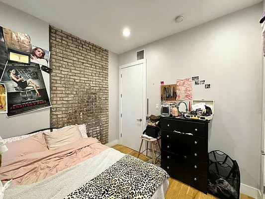 Rented by Pear NYC LLC | media 23