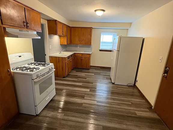 2nd image of 2415 Benderwirt Ave APT 5
