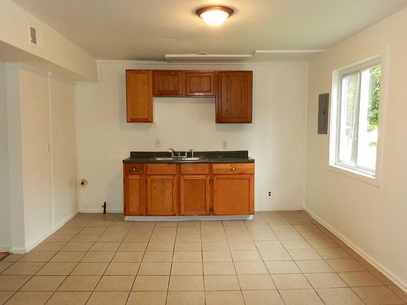 3rd image of 2311 Deerfield Ct