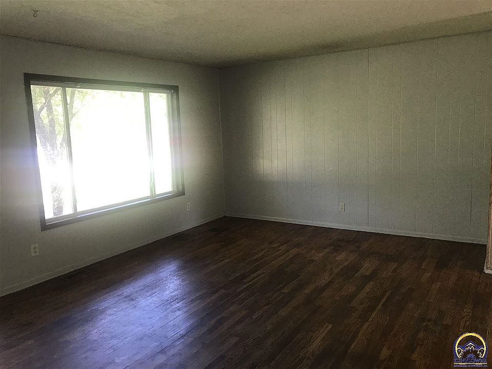 2nd image of 3824 SE Truman Ave
