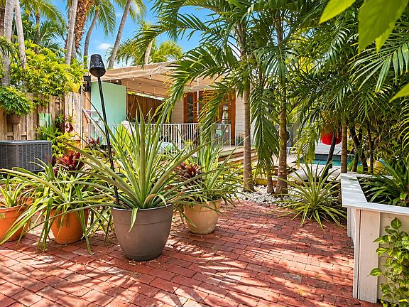 418 Amelia Street view 6