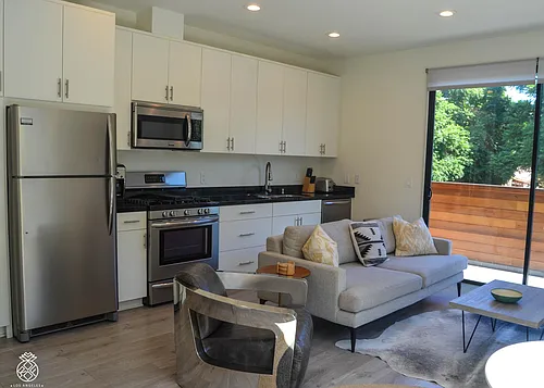 929 Parkman Ave #1/2 Photo 1