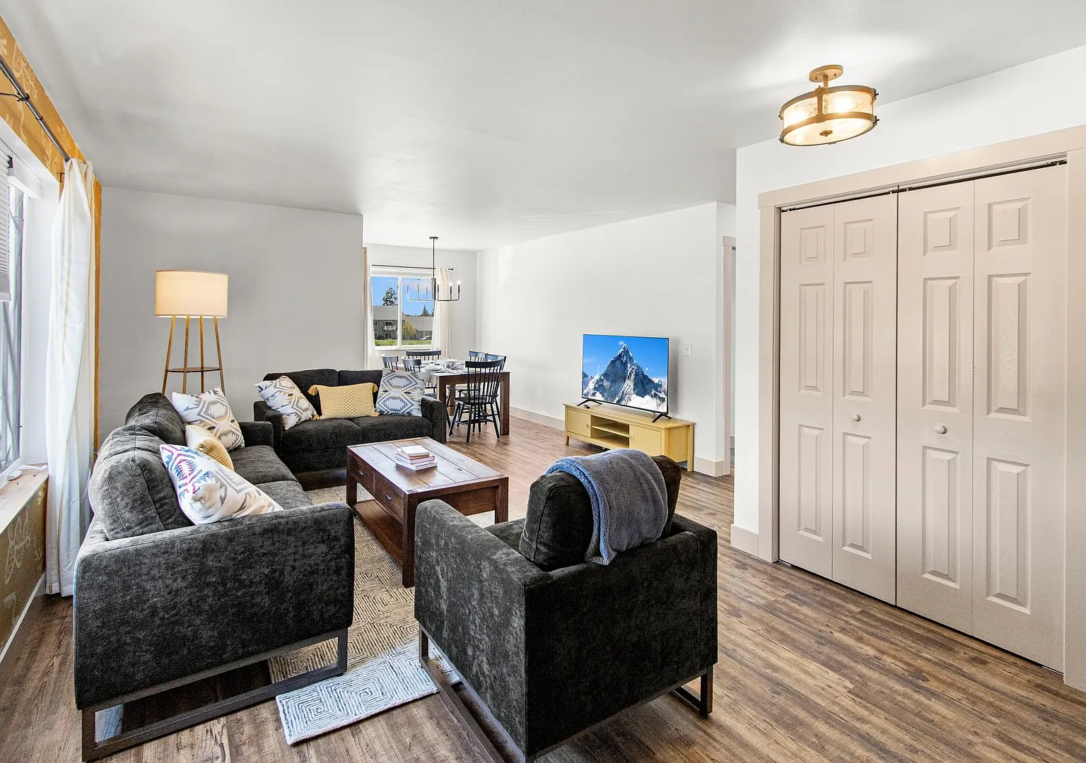 3 Martha Rd. Unit C - Fully Furnished Home Available ONLY October 2026 - May 2027 — Photo 2