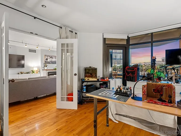 500 W Harbor Dr #504 — Photo 35