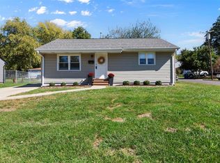 1118 Sanders Dr, Saint Louis, MO 63126