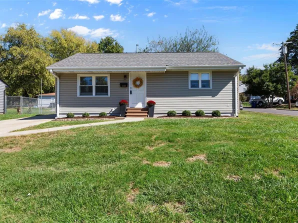 1118 Sanders Dr, Saint Louis, MO 63126