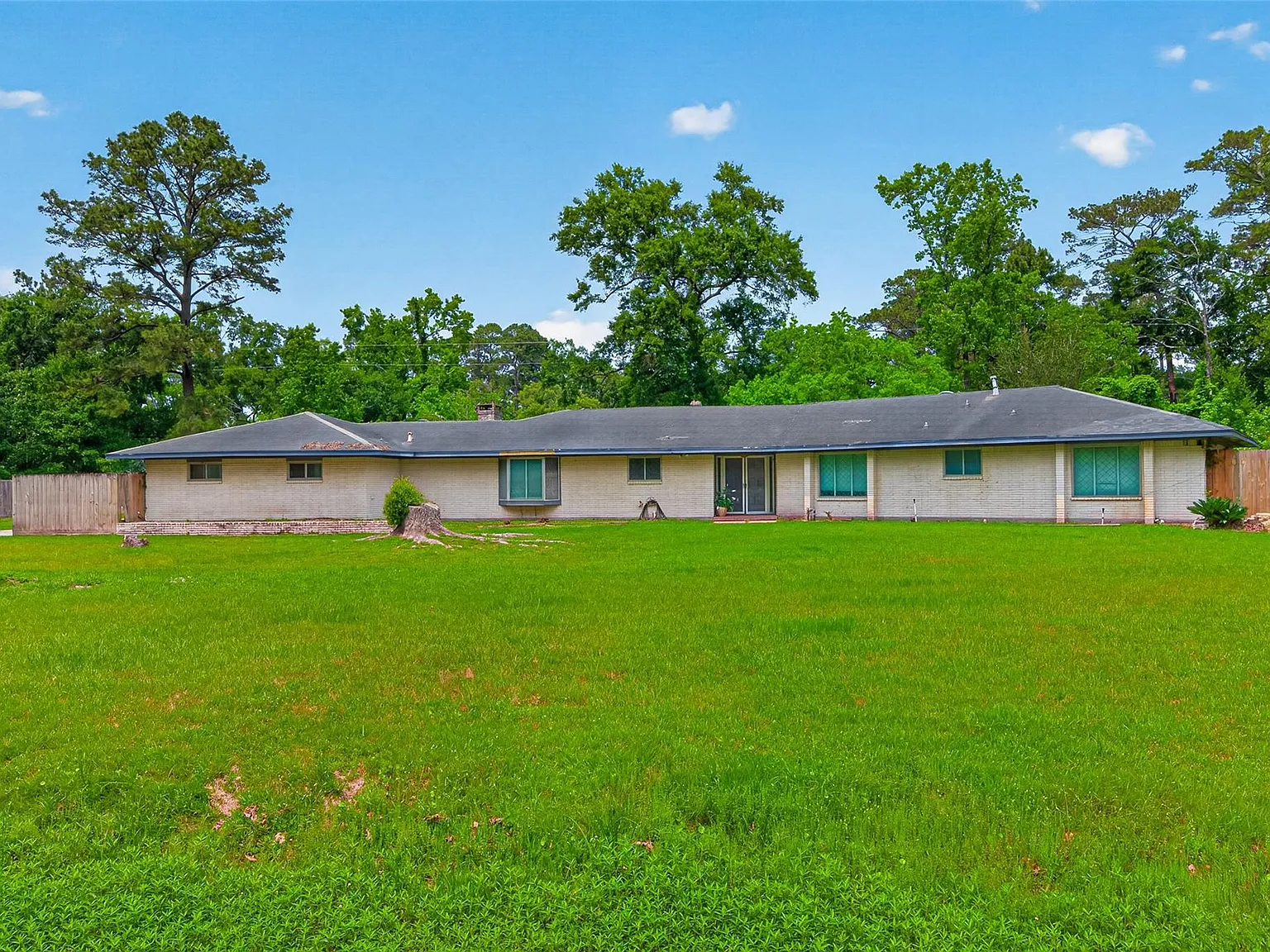 4 bed, 2.5 bath, 3868 sqft, $2,400 — Photo 3