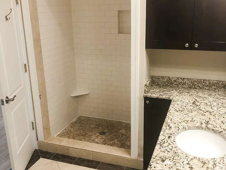 3319 N Southport Ave — Photo 13