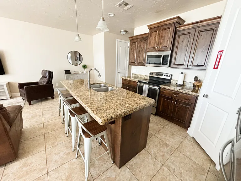 N Coral Ridge Dr — Photo 2