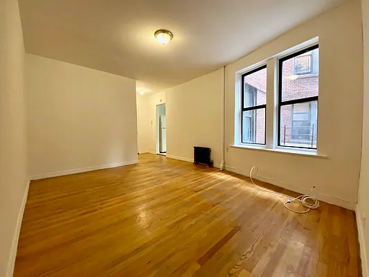 Rented by Lang Realty LLC | media 8