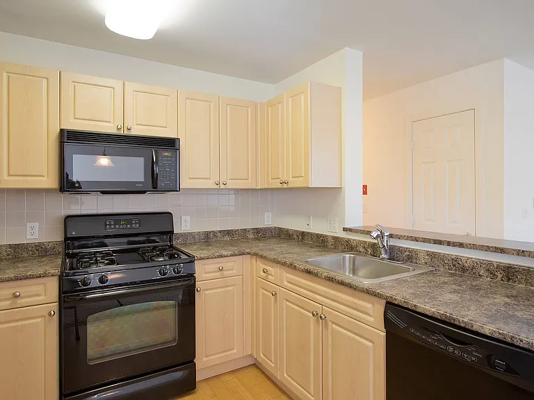 Inwood West — Photo 20