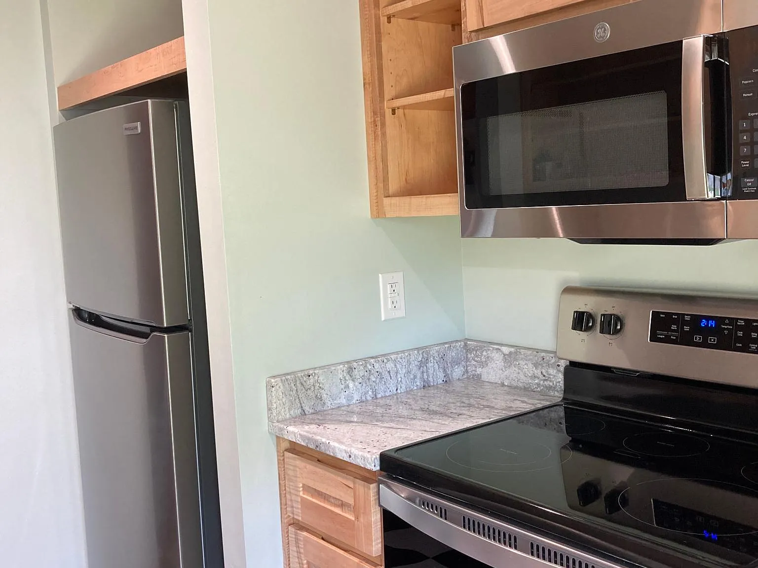 2 bed, 835 sqft, $900 — Photo 3