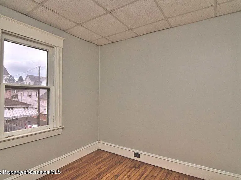 34 Simon Block Ave — Photo 8