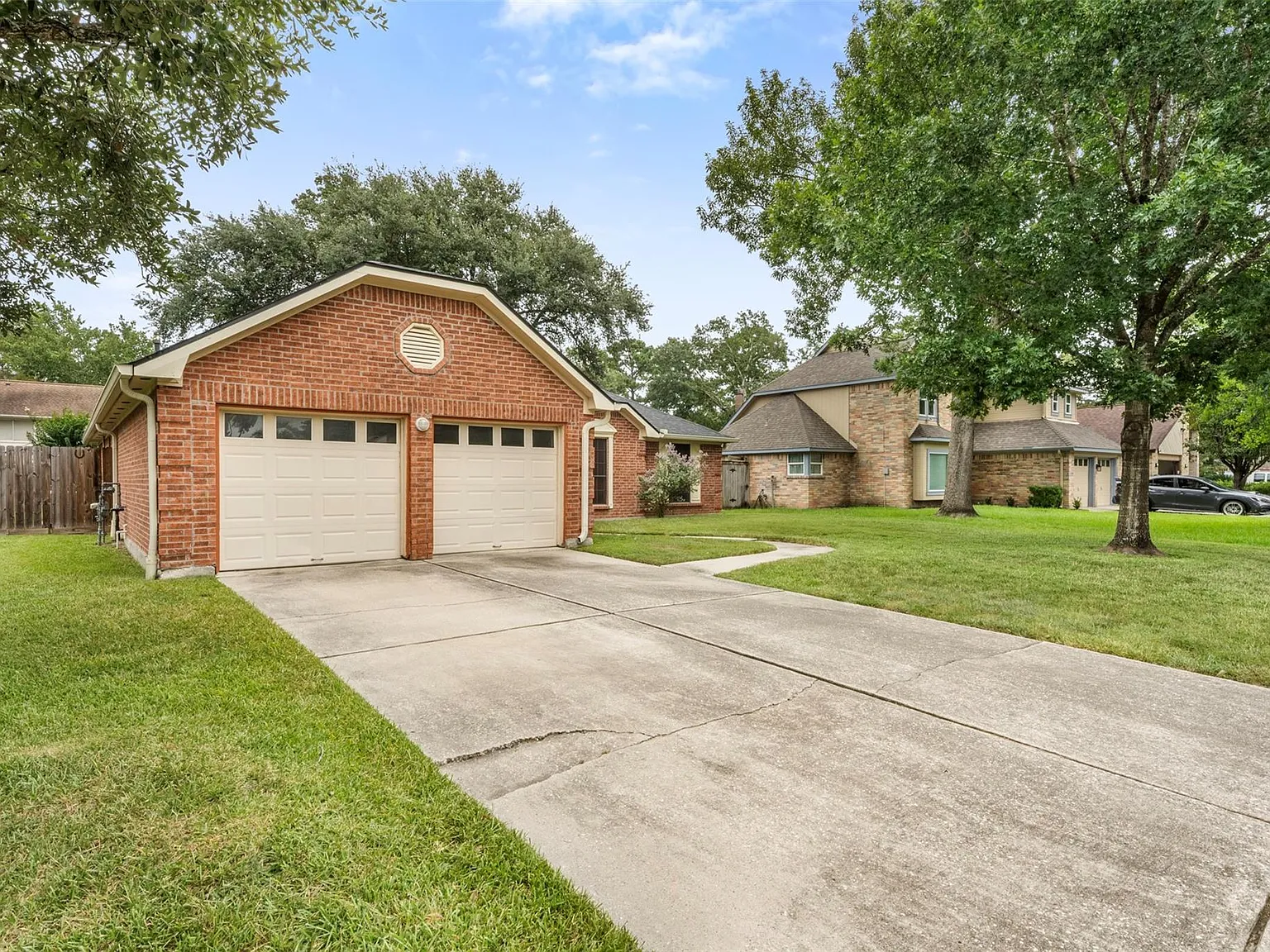 3 bed, 2.0 bath, 1893 sqft, $2,100 — Photo 2