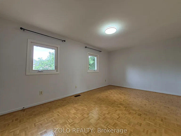 77 Colleen St — Photo 18