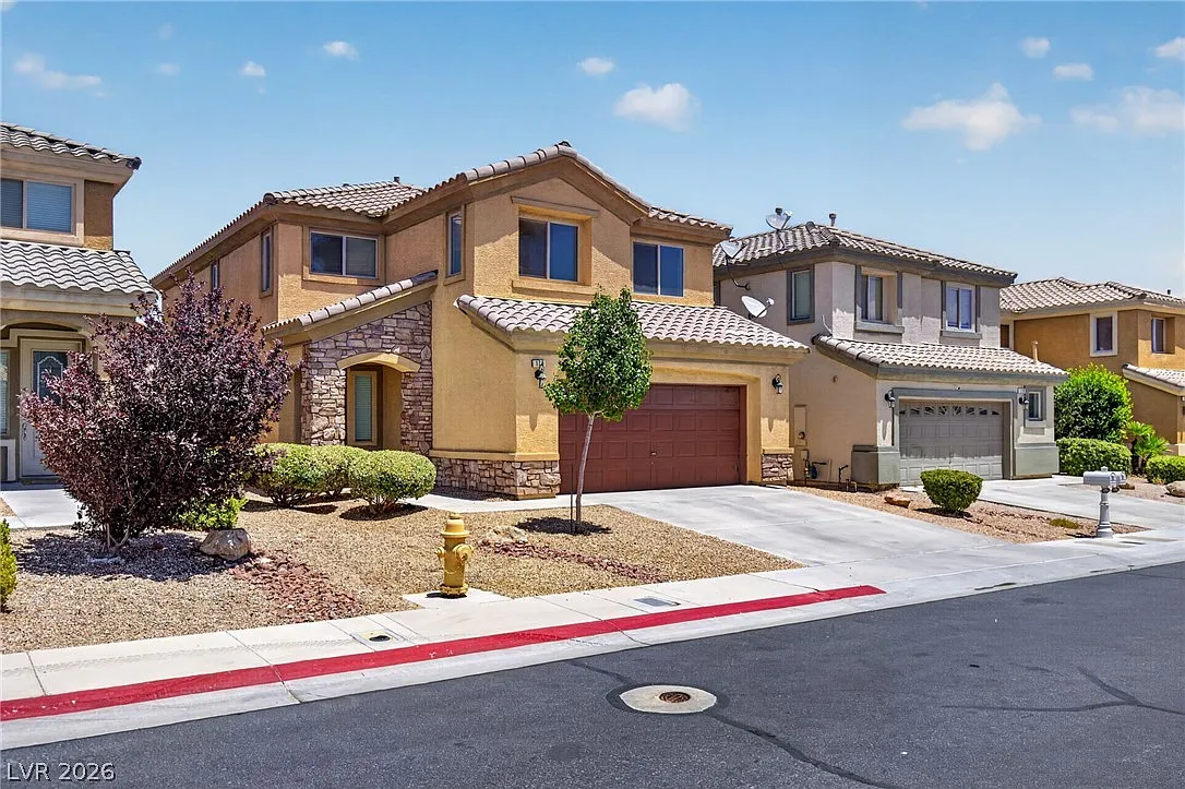 4 bed, 2.5 bath, 2667 sqft, $2,475 — Photo 2