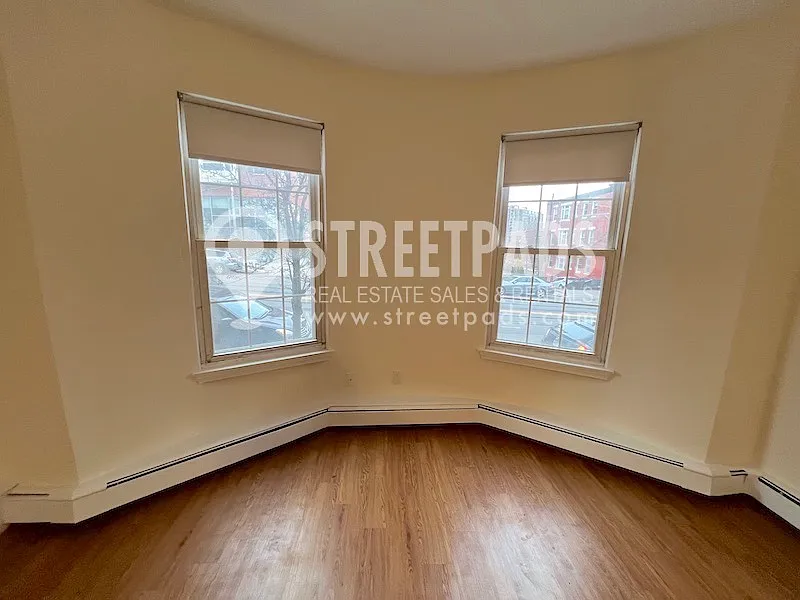 Studio, $1,900 — Photo 3