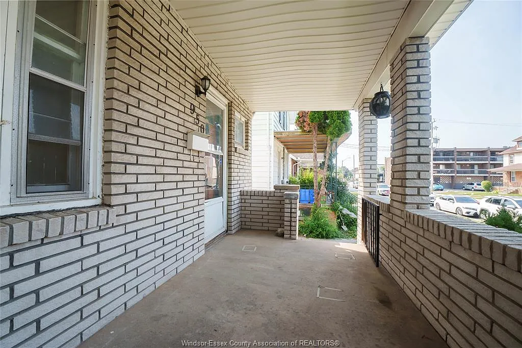 5 bed, $2,600 — Photo 3