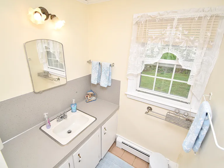 64 Hemlock Ave — Photo 28