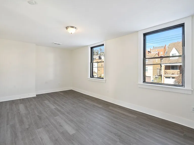 111 Kaplan Avenue — Photo 4