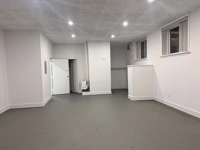 416 Bloomfield Ave — Photo 1