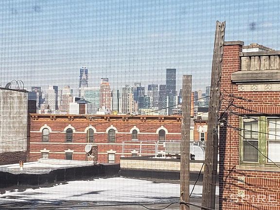 5th image of 3136 Greenpoint Ave APT 3R