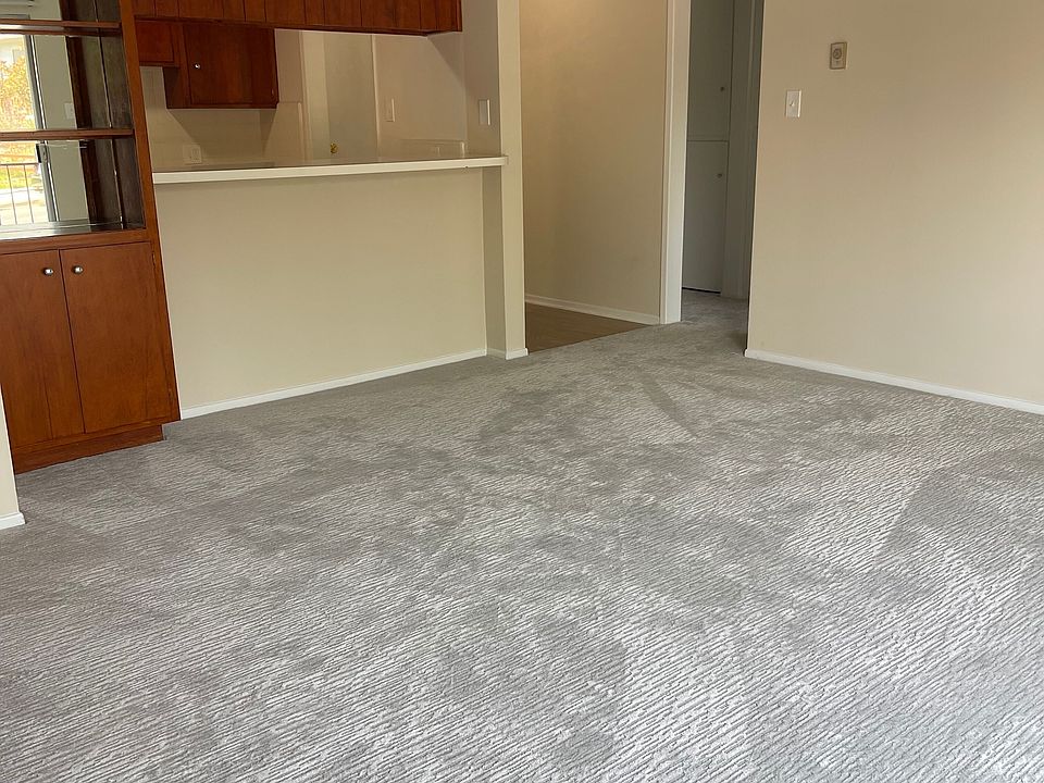 Living room to kitchen. Breakfast bar