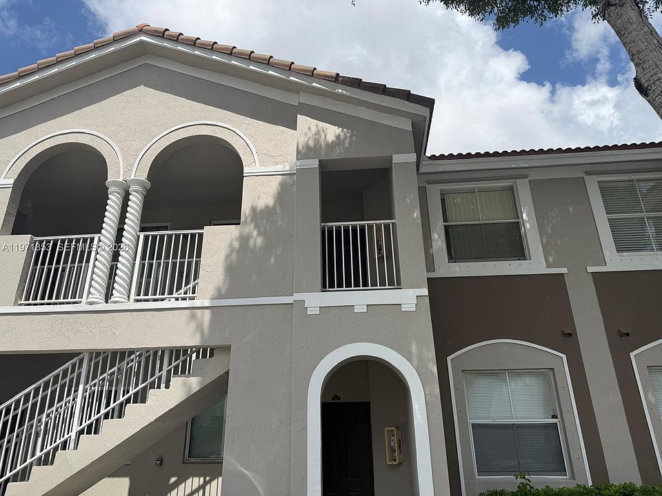 1st image of 2731 SE 17th Ave Unit 201