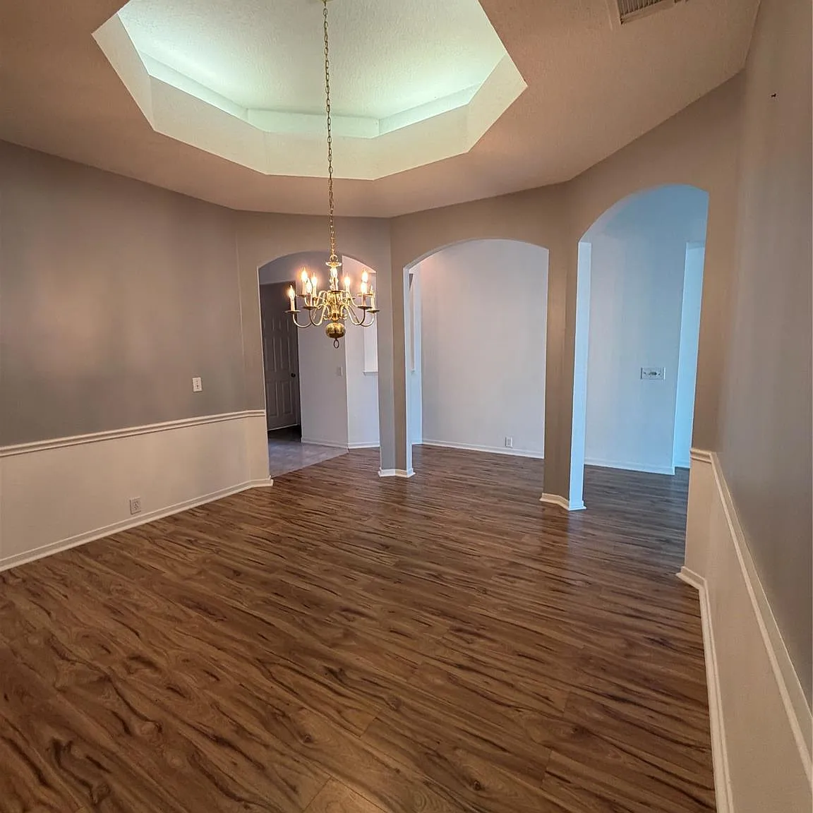 3 bed, 2.0 bath, 2074 sqft, $2,400 — Photo 3
