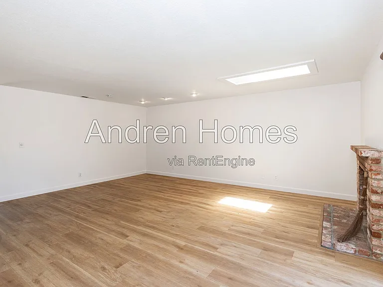 713 Frederick St — Photo 4