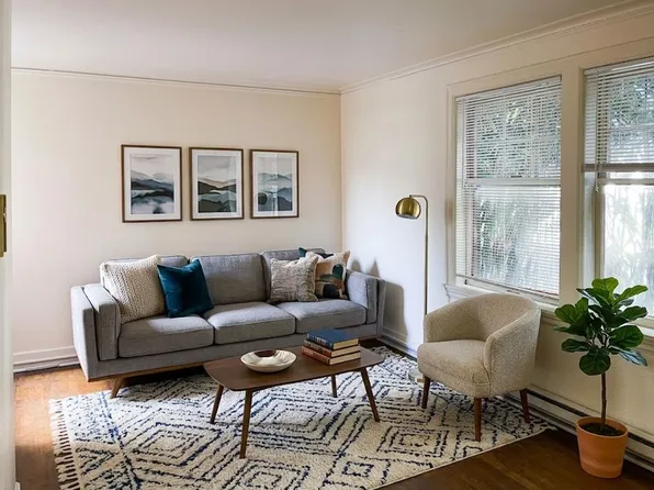 Huntington Arms - Located on the west slope of Capitol Hill, 616 E Thomas St APT 302, Seattle, WA 98102