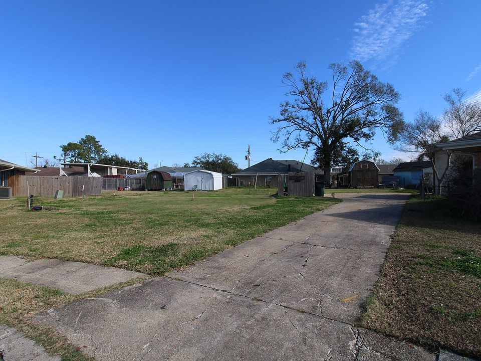 2nd image of 2007 Ray Dr