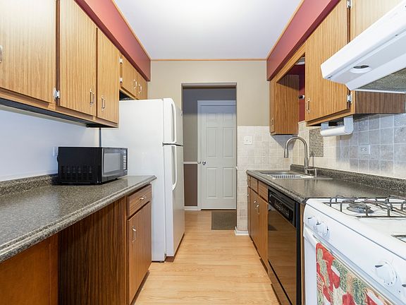 5th image of 15709 Peggy Ln APT 1