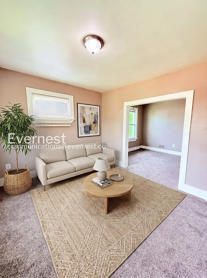 2 bed, 1.0 bath, 650 sqft, $950 — Photo 2