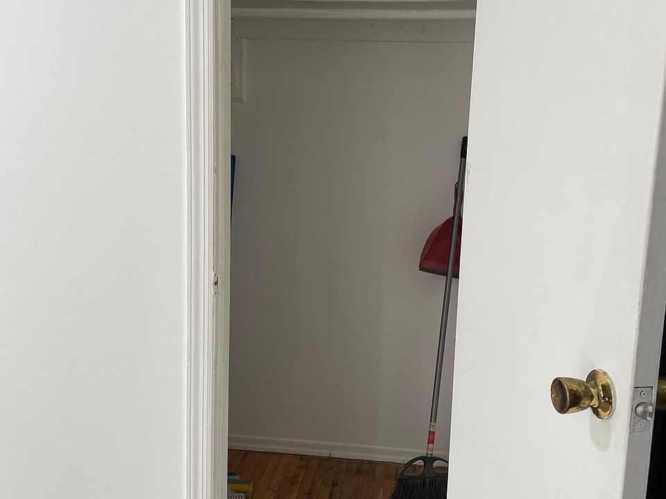 1st image of 415 N Oaks Blvd