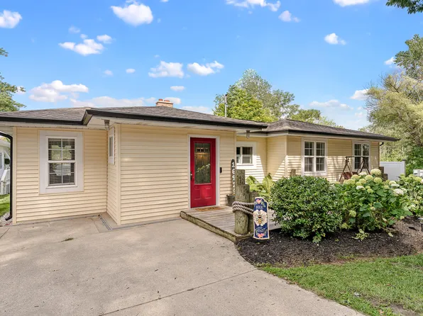 16929 Royal Ln, Spring Lake, MI 49456