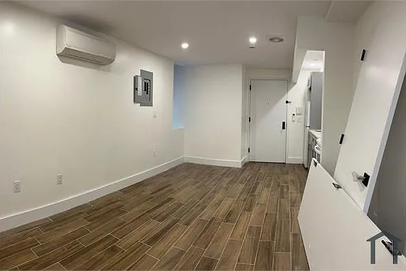 1545 Selwyn Ave #2A — Photo 5