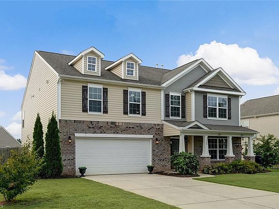3rd image of 405 Lawton Dr
