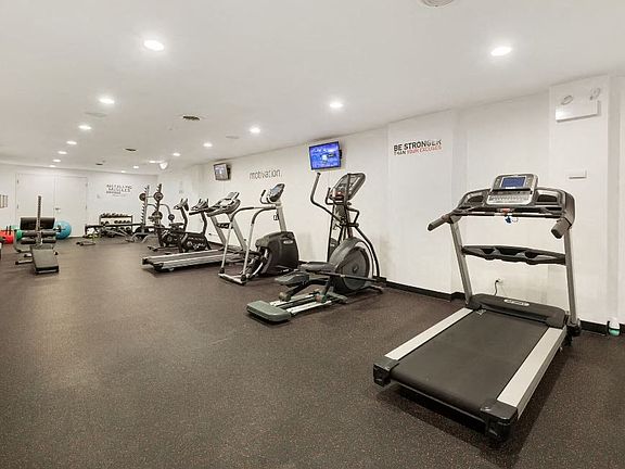 5th image of 2424 N Clark St #242-207