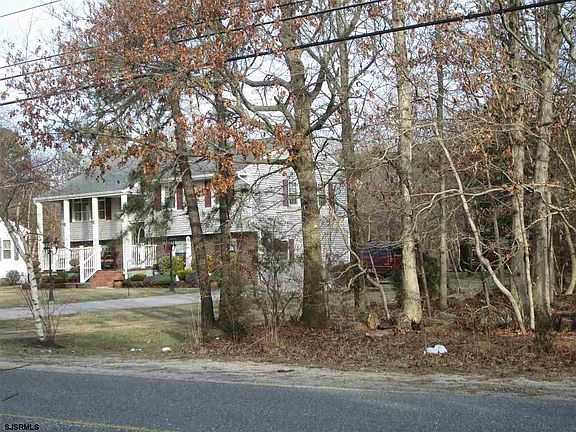 5th image of 4030 Tremont Ave