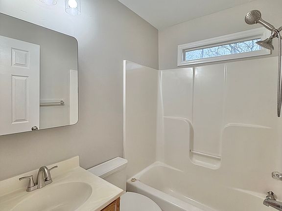 5th image of 305 Lake St APT 19